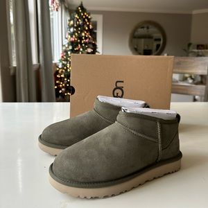 UGG ultra mini women size burnt olive green color - Size 9 women
